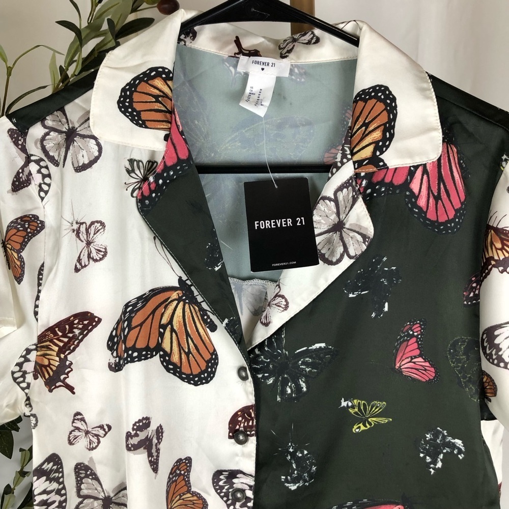 NWT Forever 21 Multicolor Butterfly Blouse Sz M (T4) - Picture 3 of 7